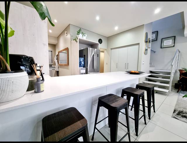 3 BEDROOM TOWNHOUSE TO LET IN OAKLANDS